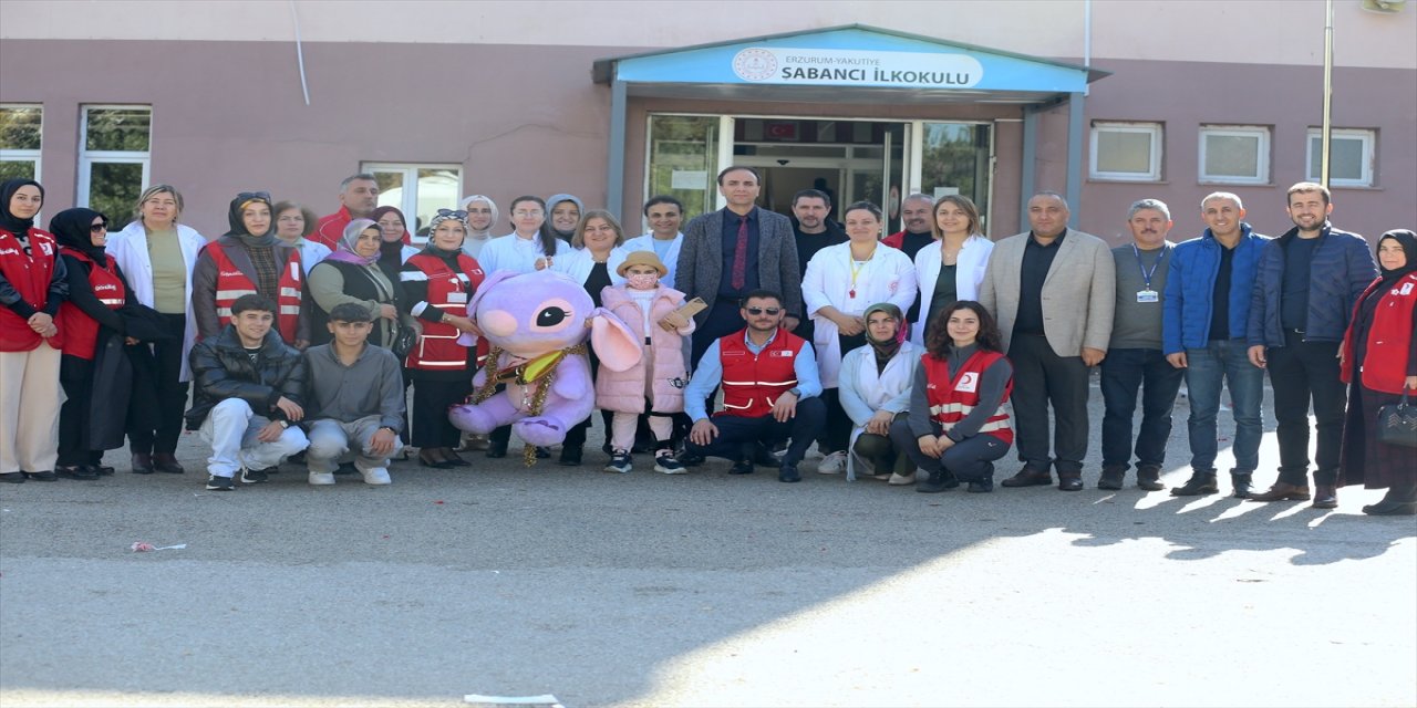Erzurum’da 10 yaşındaki Tuana Karslı’nın balon uçurma hayali, Kızılay ve 550 çocukla gerçekleştirildi