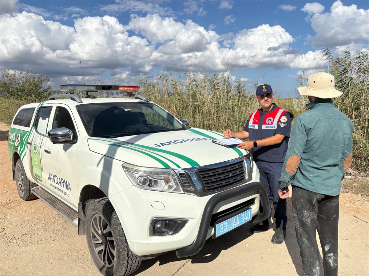 Mersin'de yasa dışı olarak mavi yengeç avlayan 2 şüpheli yakalandı