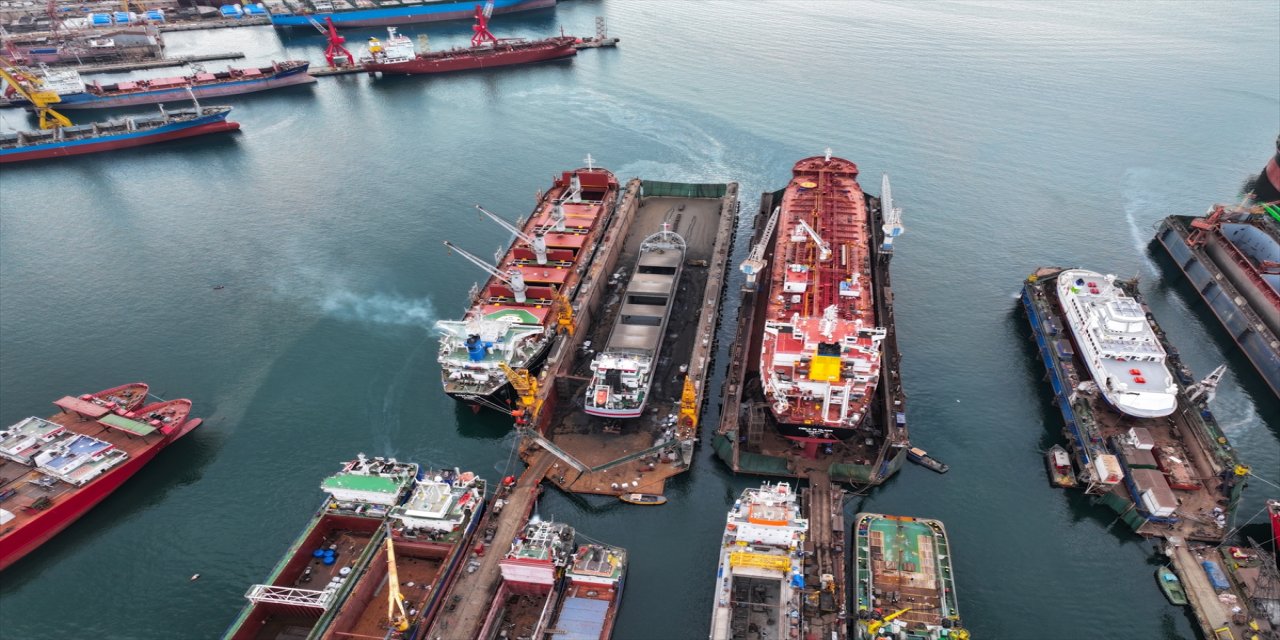 Tuzla tersanesinde karbondioksit tüpü patladı: 1 işçi öldü, 4 kişi hastaneye kaldırıldı
