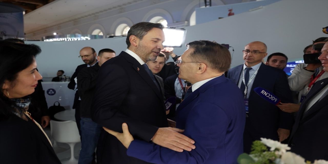 Bakan Alparslan Bayraktar’a Rusya’dan “Nükleer Alandaki Uluslararası İşbirliği Nişanı” Verildi