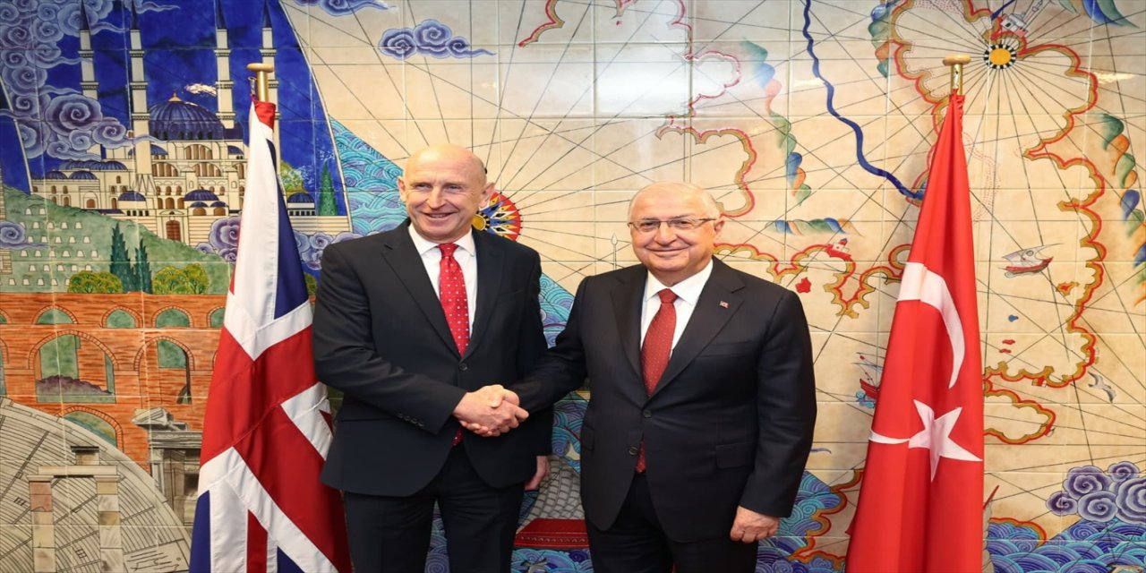 Savunma Bakanı Güler, NATO Toplantısı Kapsamında İngiltere Savunma Bakanı Healy ile Görüştü