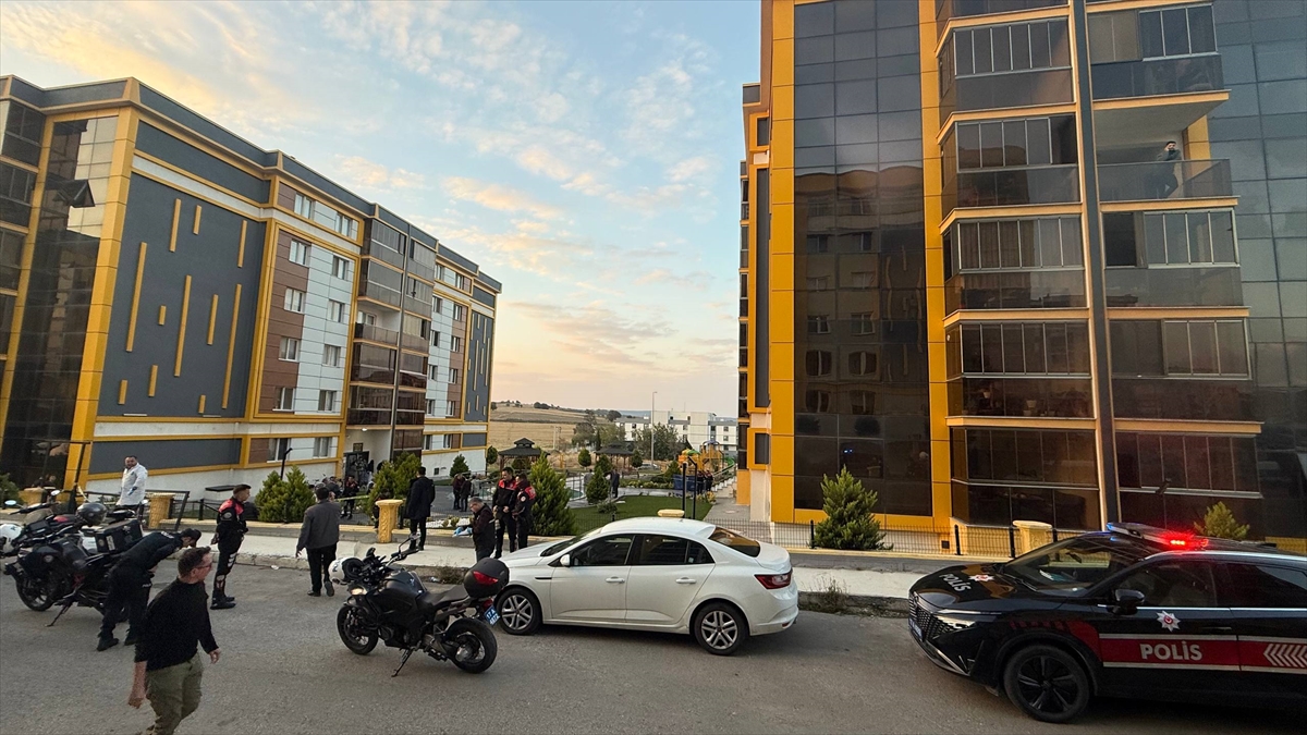 Çanakkale'de komşusu tarafından öldürülen emekli astsubayın cenazesi toprağa verildi