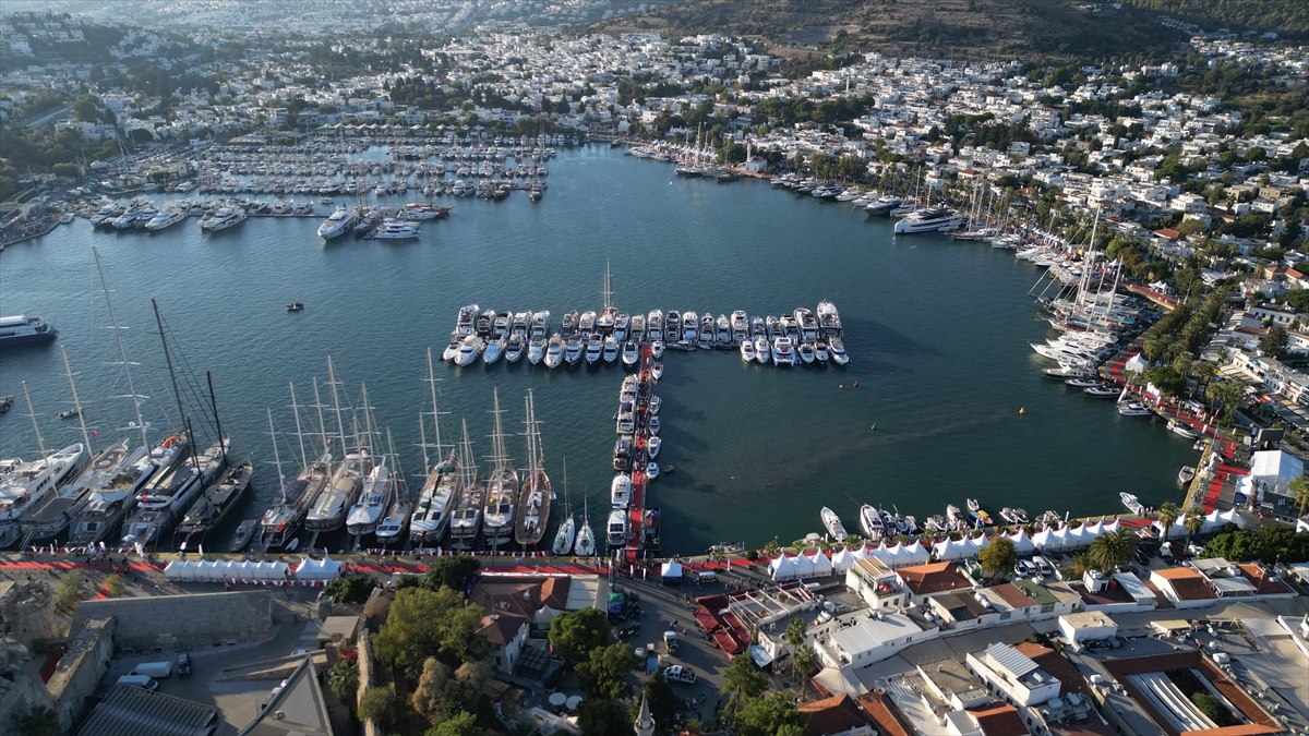 Bodrum Boat Show Fuarı'nda lüks yatlar görücüye çıktı