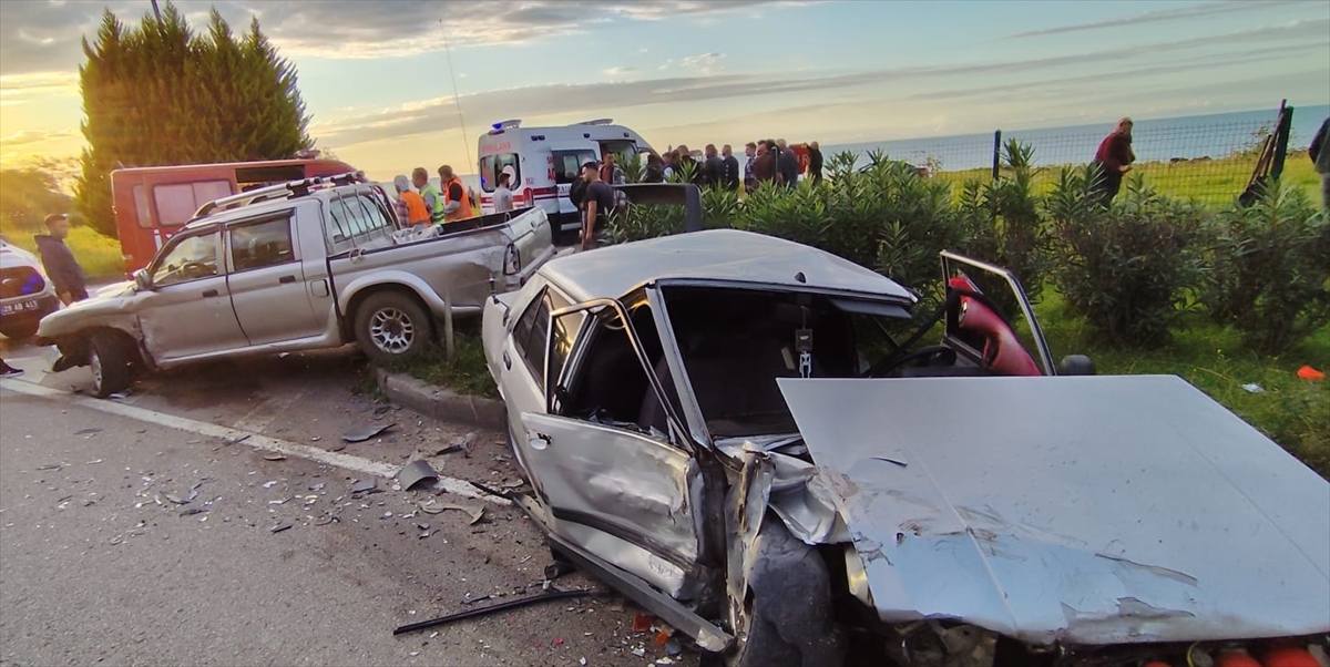 Giresun'da otomobil ile kamyonetin çarpışması sonucu 6 kişi yaralandı