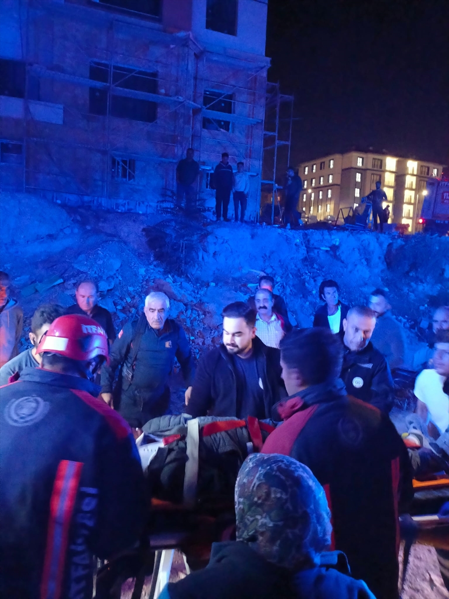 Malatya'da yüksekten düşen işçi ağır yaralandı
