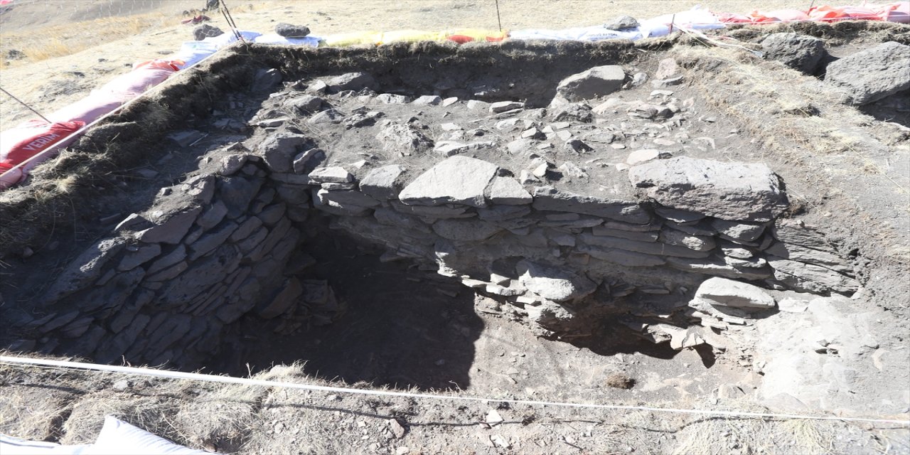 Ardahan’daki Tigem Kalesi kazılarında Demir Çağı’na ait yeni kalıntılar bulundu