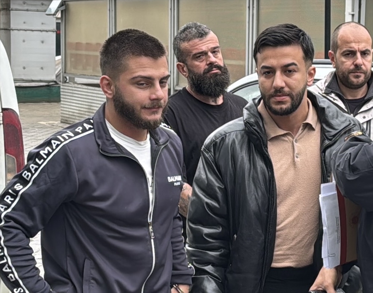 Samsun'da husumetlilerinin aracına silahla ateş eden 2 zanlı tutuklandı