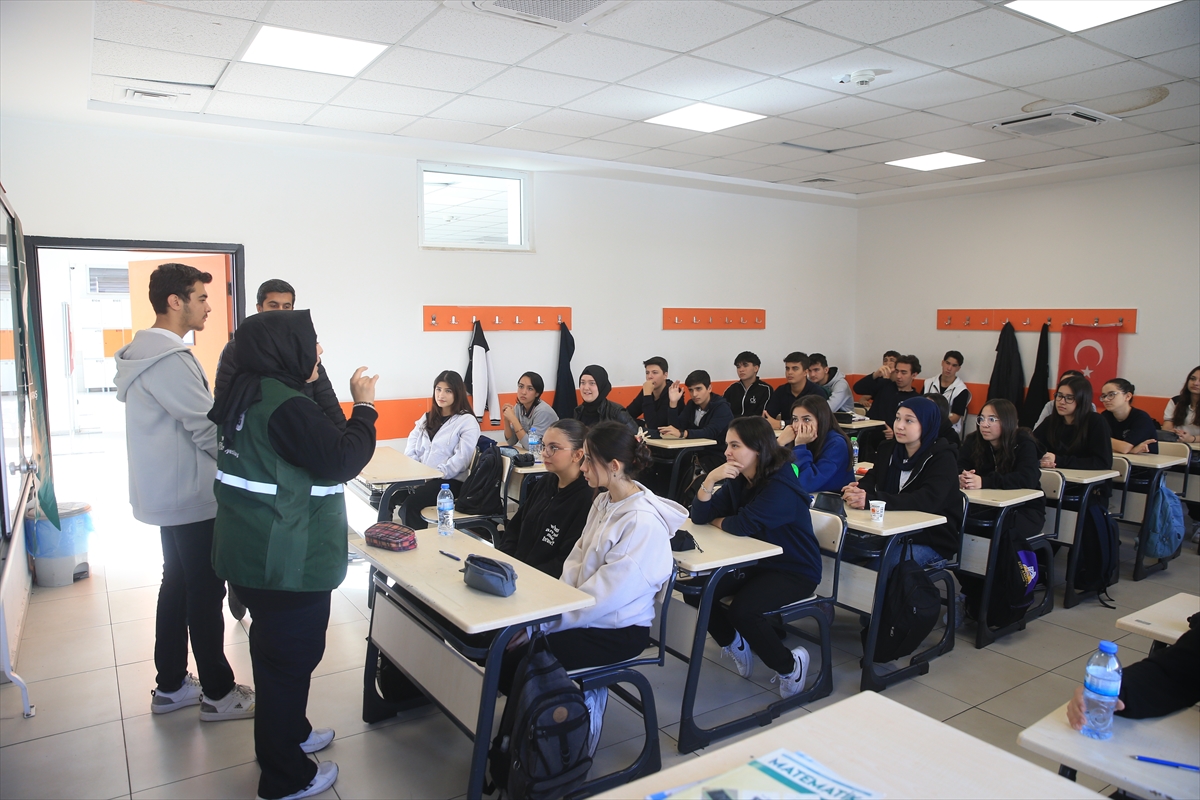 Kahramanmaraş'ta Yeşilaydan öğrencilere bağımlılıkla mücadele dersi