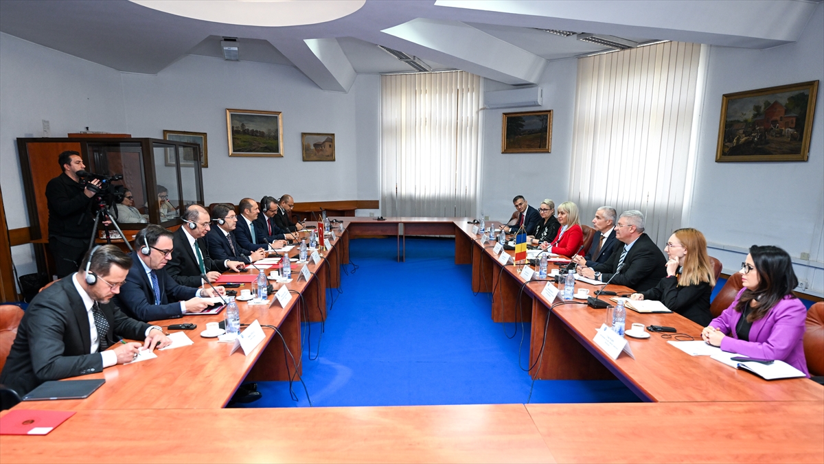 Terör, tüm insanlığın ortak değerlerini hedef almaktadır.