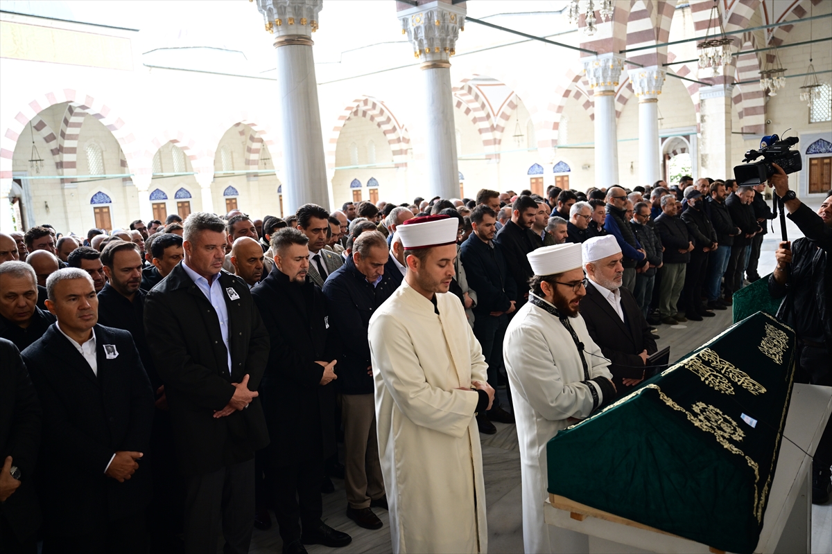 Fenerbahçeli yönetici İlker Alkun'un babası İbrahim Alkun son yolculuğuna uğurlandı