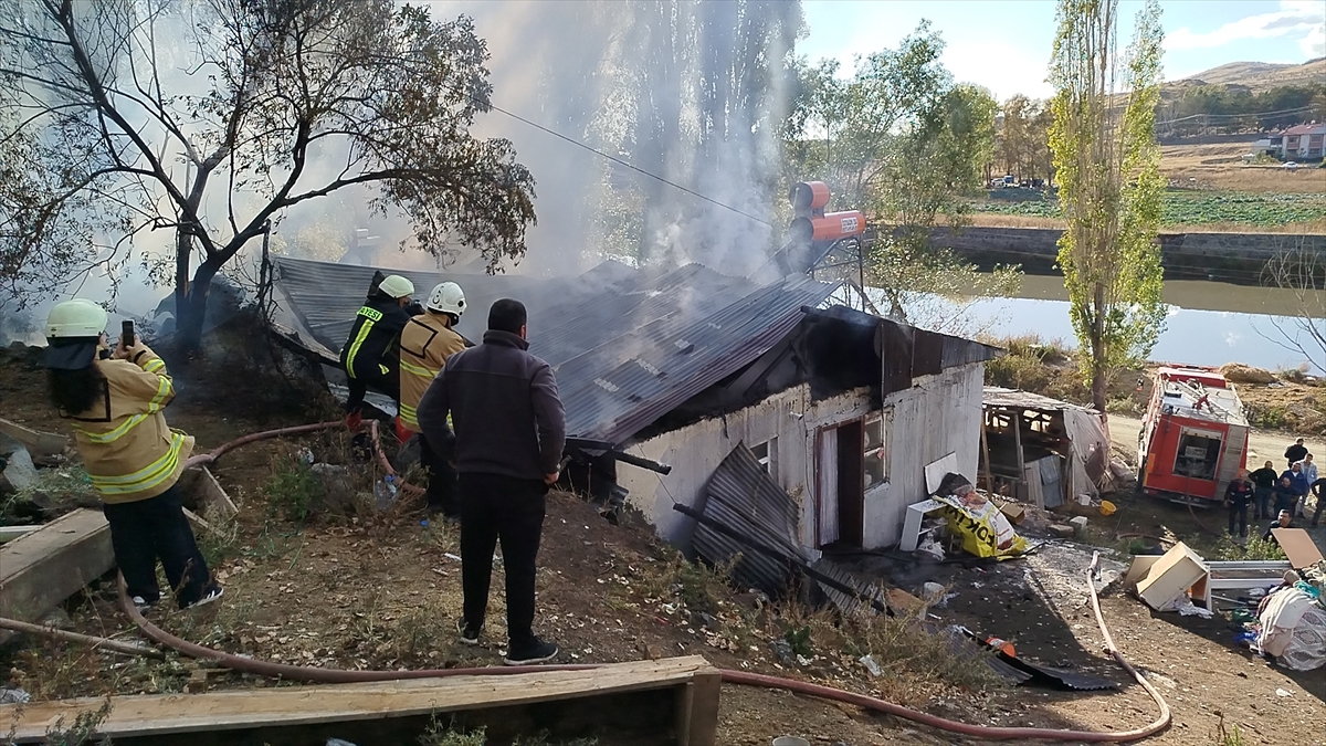 Kars'ta müstakil evde çıkan yangın söndürüldü