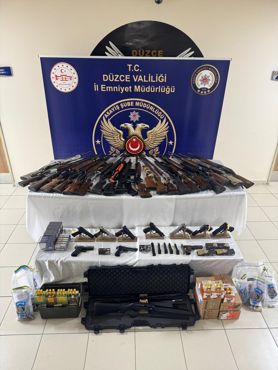 Düzce'de sosyal medyada "silah teşhiri" yapan 4 zanlı gözaltına alındı