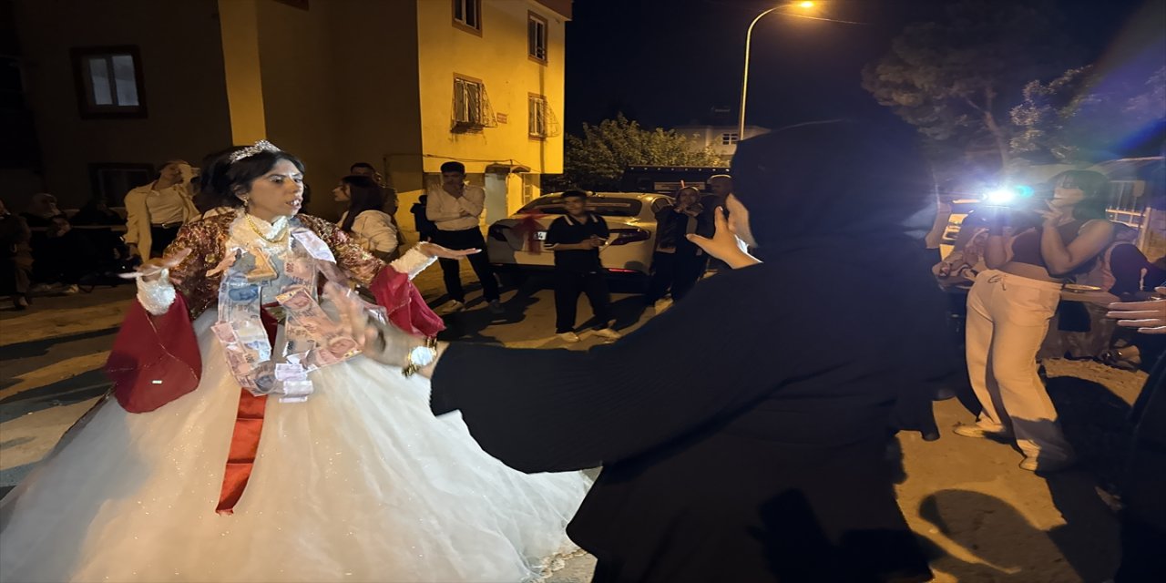 Kahramanmaraş’ta zihinsel engelli Merve’nin gelinlik hayali temsili düğünle gerçeğe dönüştü