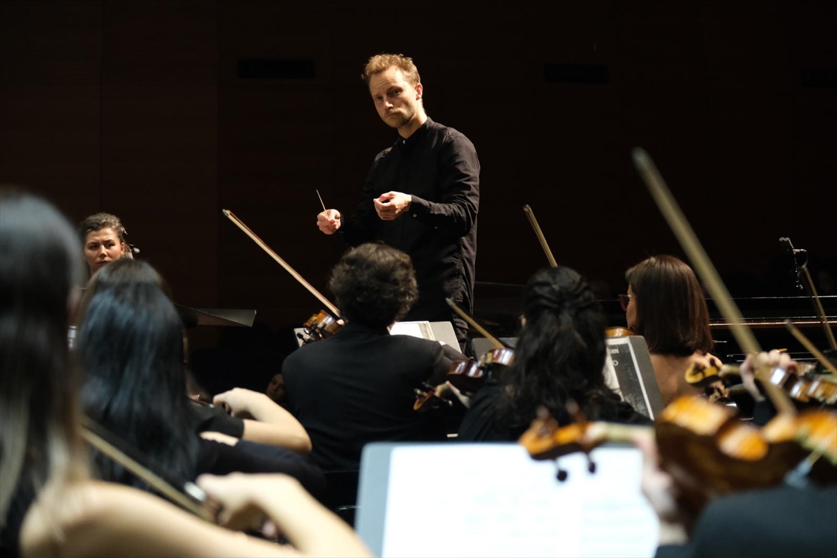 Bursa Bölge Devlet Senfoni Orkestrası, şef Niklas Benjamin Hoffmann'ı konuk etti