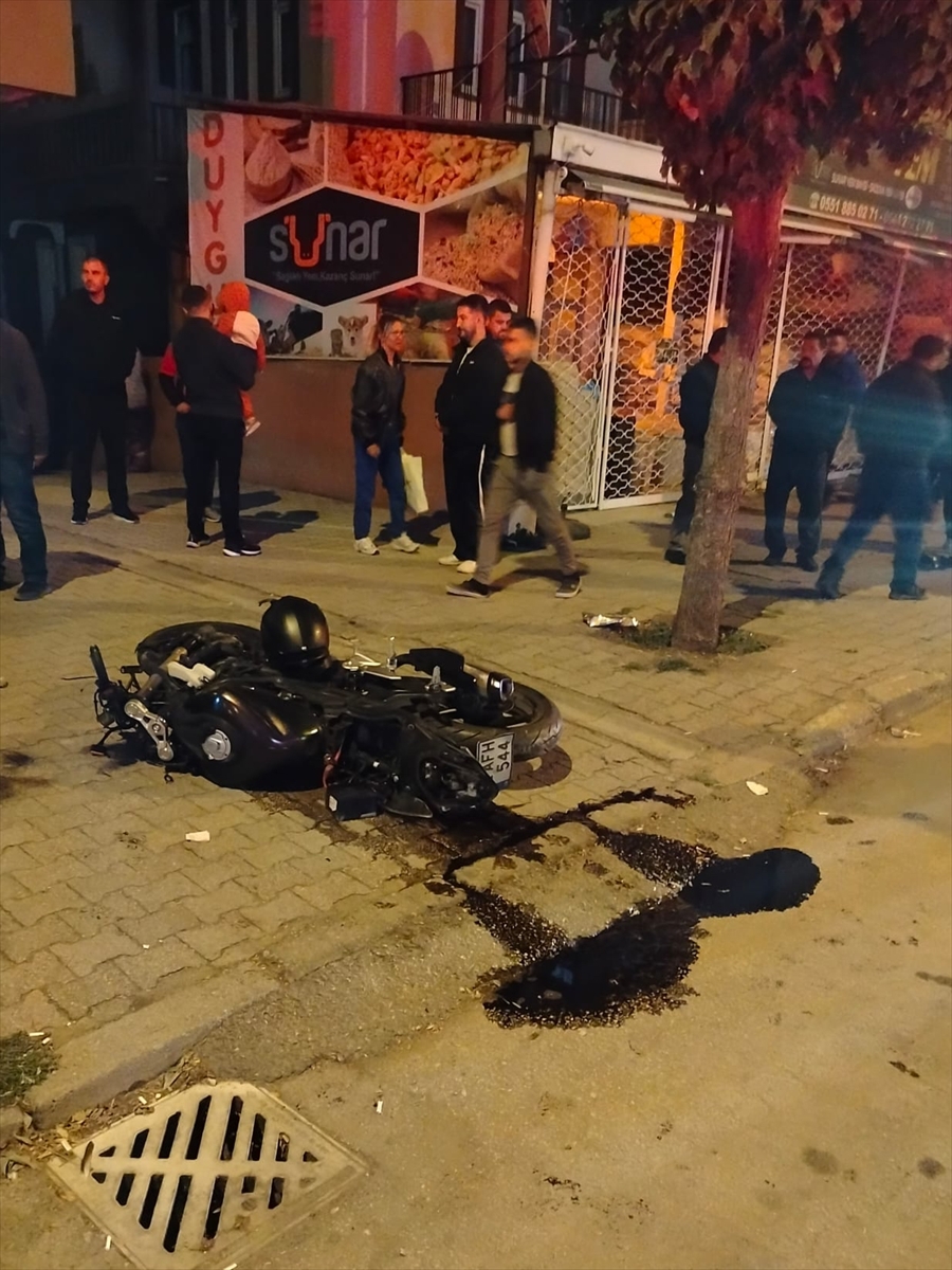Isparta'da kamyonet ile motosiklet çarpıştı, 1 kişi öldü, 1 kişi yaralandı
