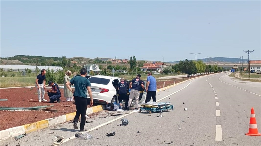Yozgat'ta direğe çarpan otomobilin sürücüsü hayatını kaybetti