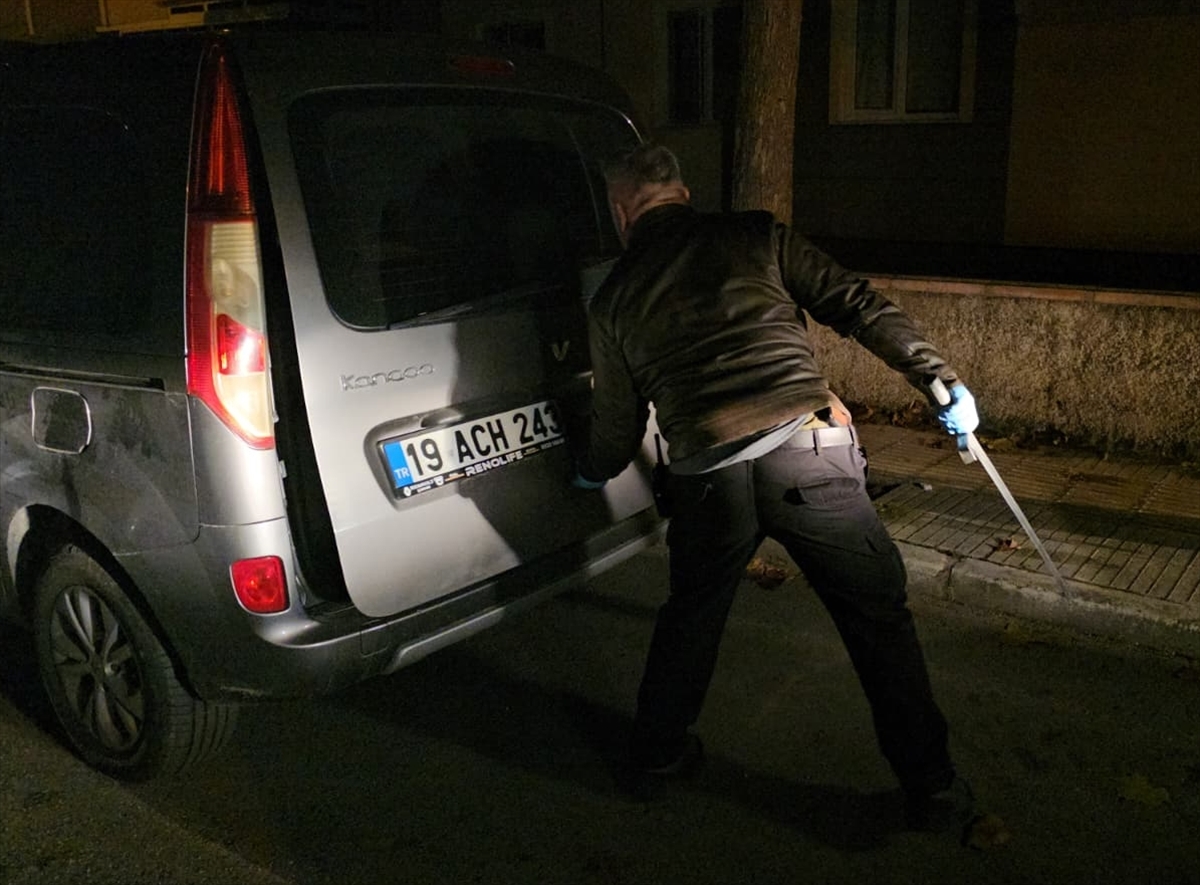 Çorum'da arkadaşını kılıçla rehin alan kişi gözaltına alındı