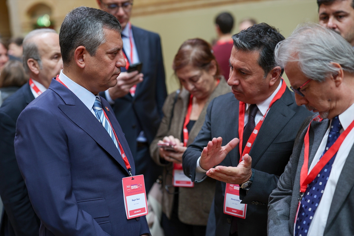 CHP Genel Başkanı Özel, Hollanda'da Avrupa Sosyalist Partisi Kongresi'ne katıldı