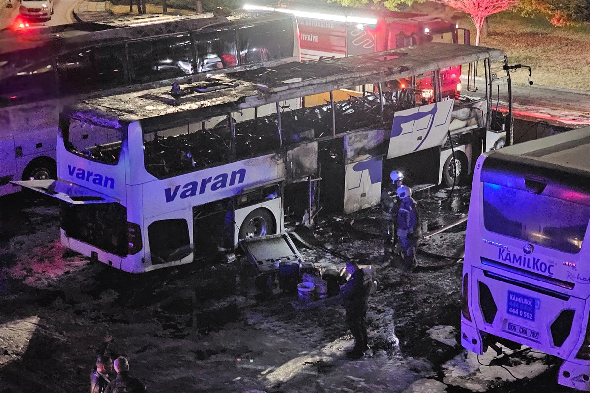 AŞTİ'de park halindeki otobüste çıkan yangın söndürüldü
