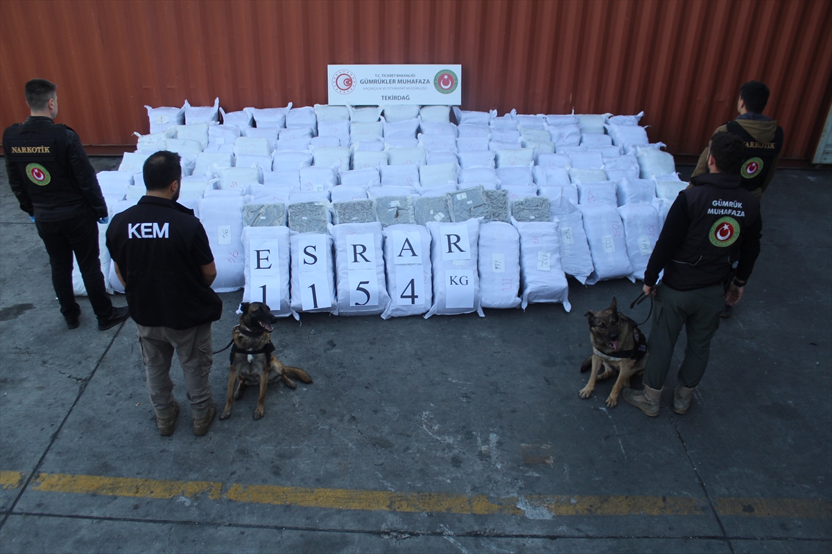 Gümrükler Muhafaza Müdürlüğü ekipleri Tekirdağ ve Edirne'de 1,3 ton uyuşturucu ele geçirdi