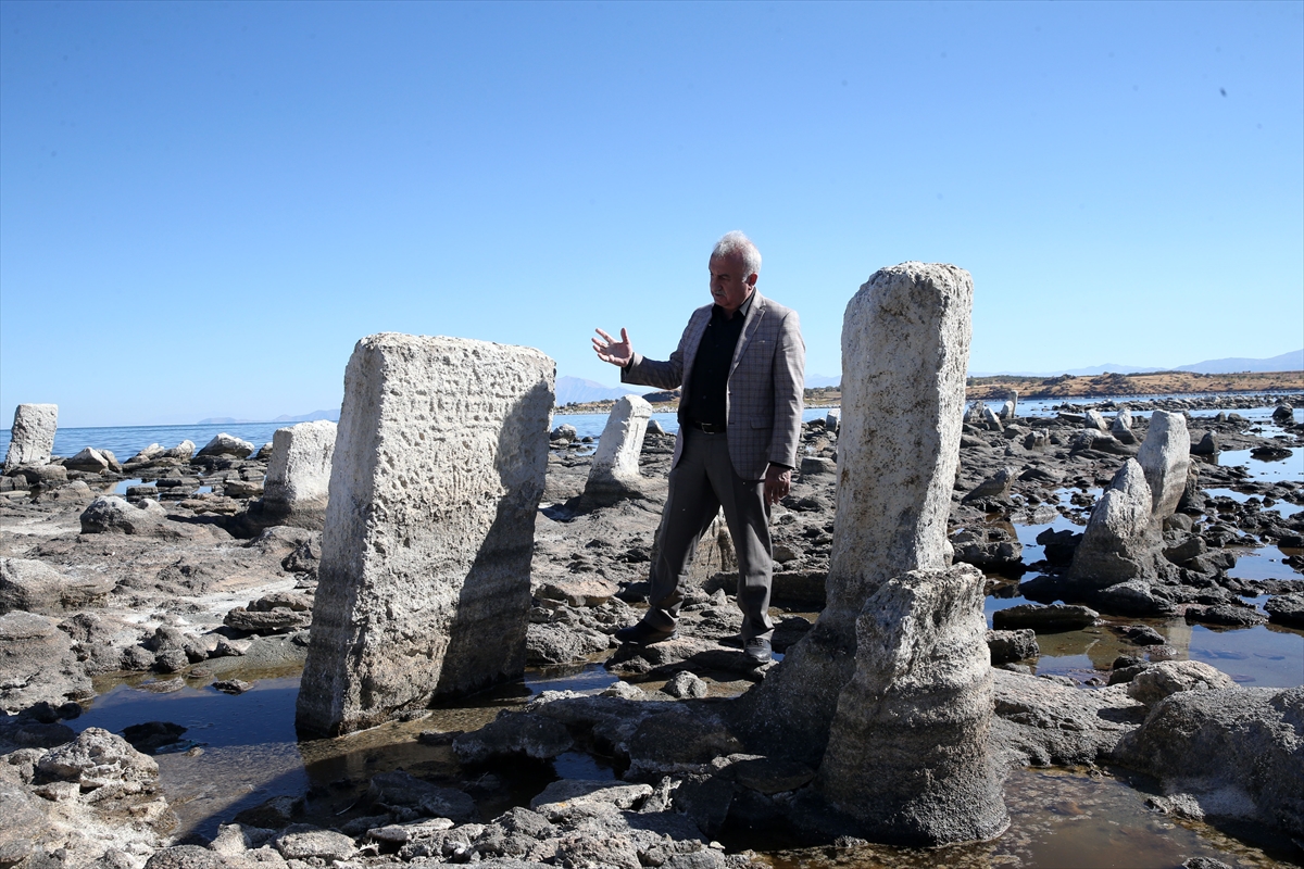 Sıcak hava ve kuraklık Van Gölü'nde buharlaşmayı artırdı