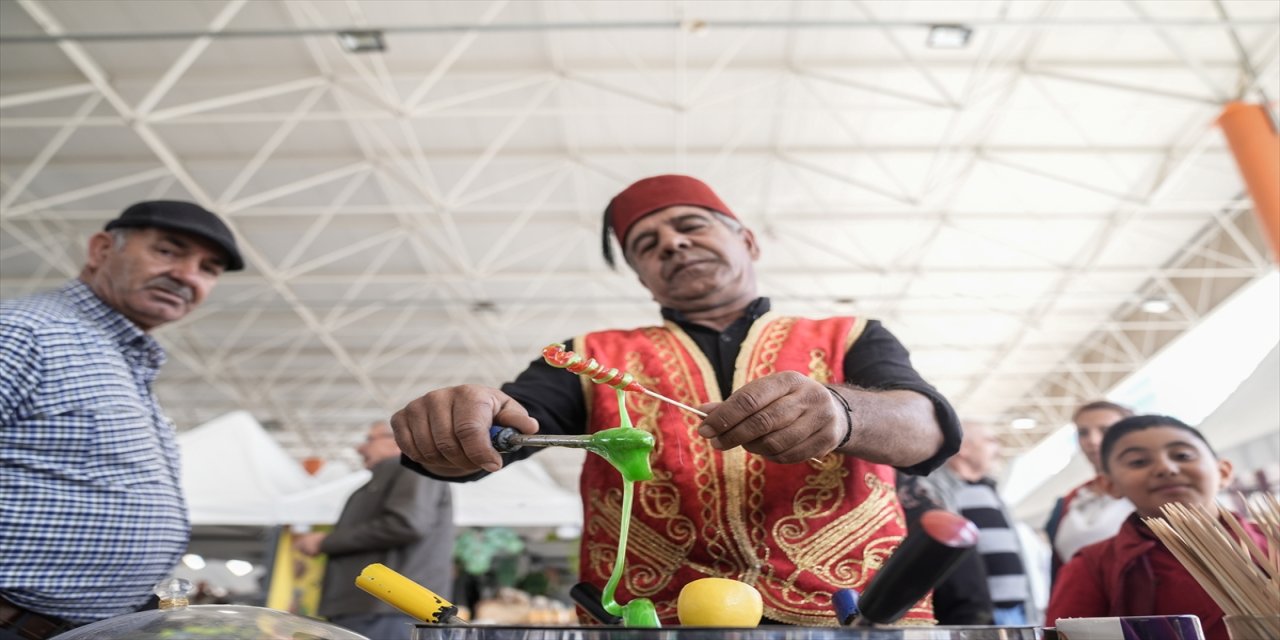 Gaziantep lezzetleri Başkent’te buluştu: 70 yöresel ürünün tanıtıldığı festivalde 1 ton salça dağıtıldı