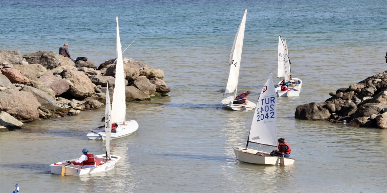 Trabzon’da 29 Ekim coşkusu: Cumhuriyet Kupası Yelken Yarışları başladı, 17 sporcu mücadele ediyor