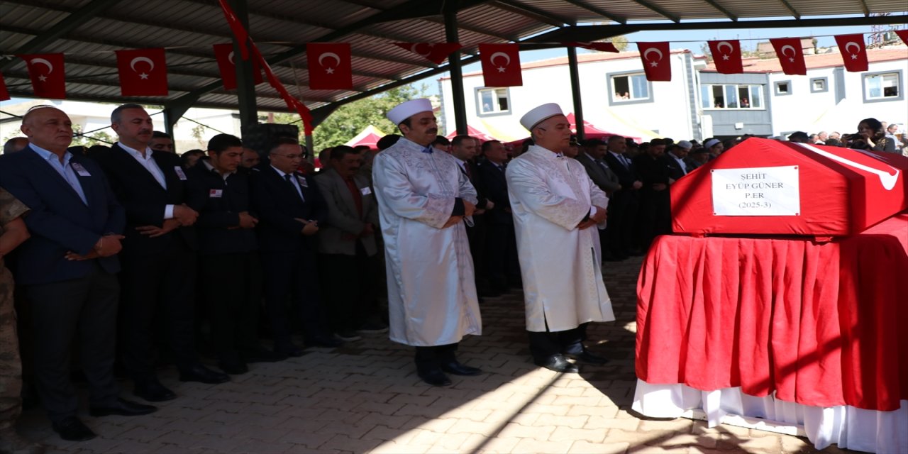 Tokat’ta eğitim sırasında şehit olan Piyade Er Eyüp Güner, Gaziantep’te düzenlenen törenle toprağa verildi