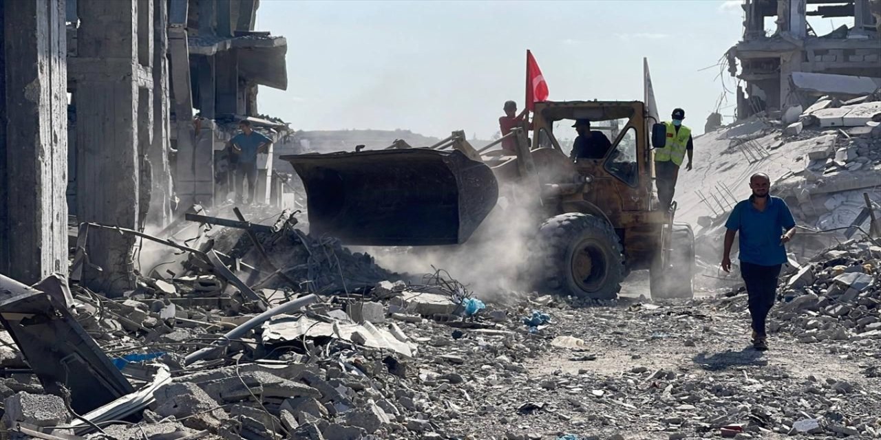 İHH, İsrail saldırıları sonrası Gazze’de enkaz kaldırma ve temizlik çalışmaları başlattı, yaşam alanları açılıyor