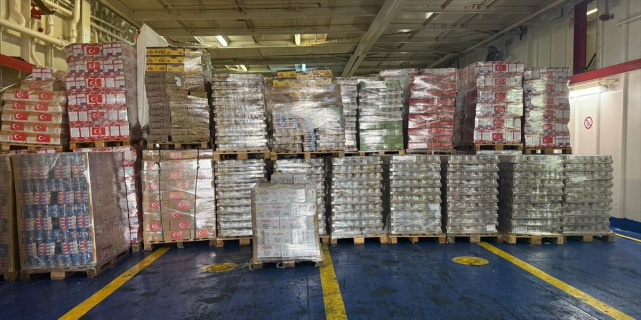 Gazze’ye 17. İyilik Gemisi Ulaştı: 900 Tonluk Yardım Malzemesi Limana İndiriliyor