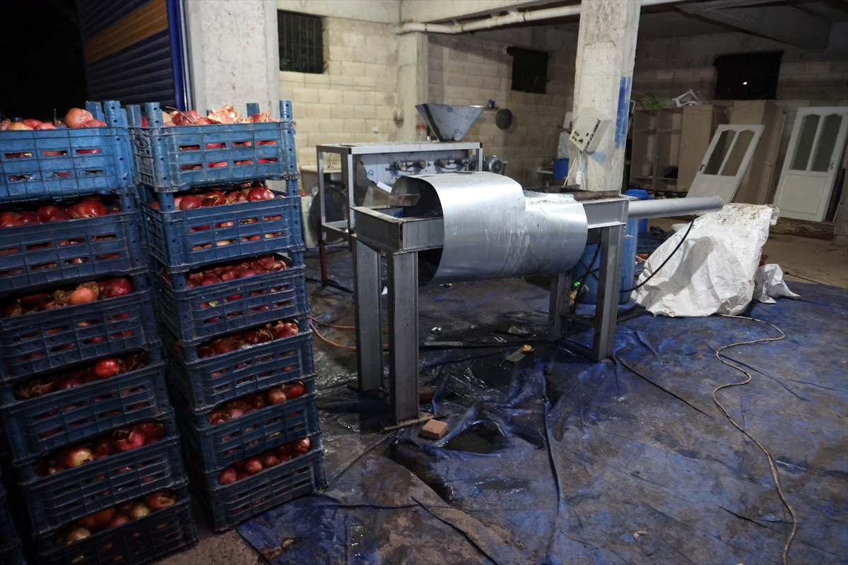 Kilis'te hijyen kurallarına uymayan nar ekşisi imalathanesi kapatıldı