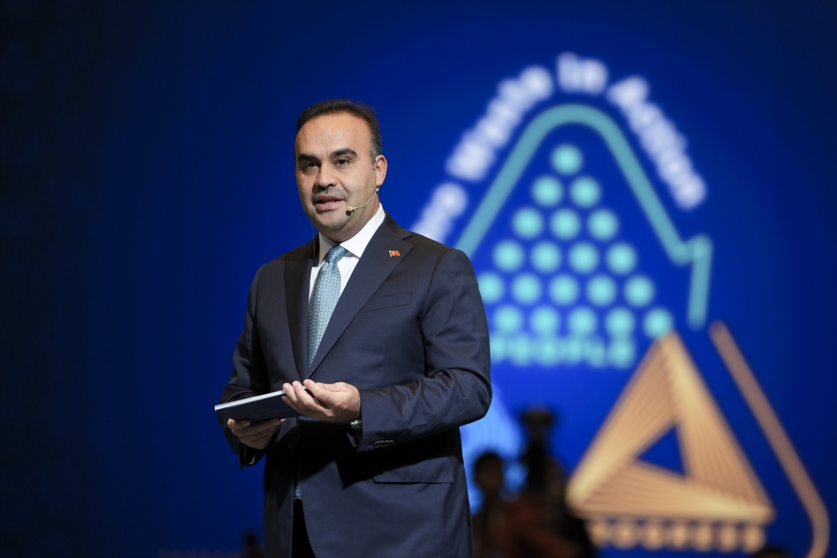 Sanayi ve Teknoloji Bakanı Kacır, "Daha Akıllı Atık: Yapay Zeka Etkiyi Nasıl Artırıyor" oturumunda konuştu: