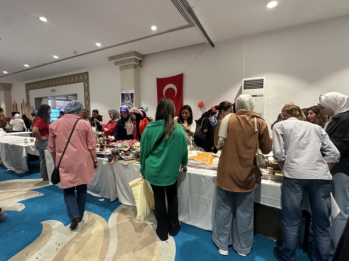 Ürdün’de yetimler yararına düzenlenen kermeste Türk stantlarına yoğun ilgi