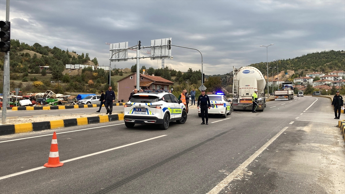 Karabük'te tırla çarpışan minibüsteki 14 yaş altı futbolcu 9 çocuk yaralandı