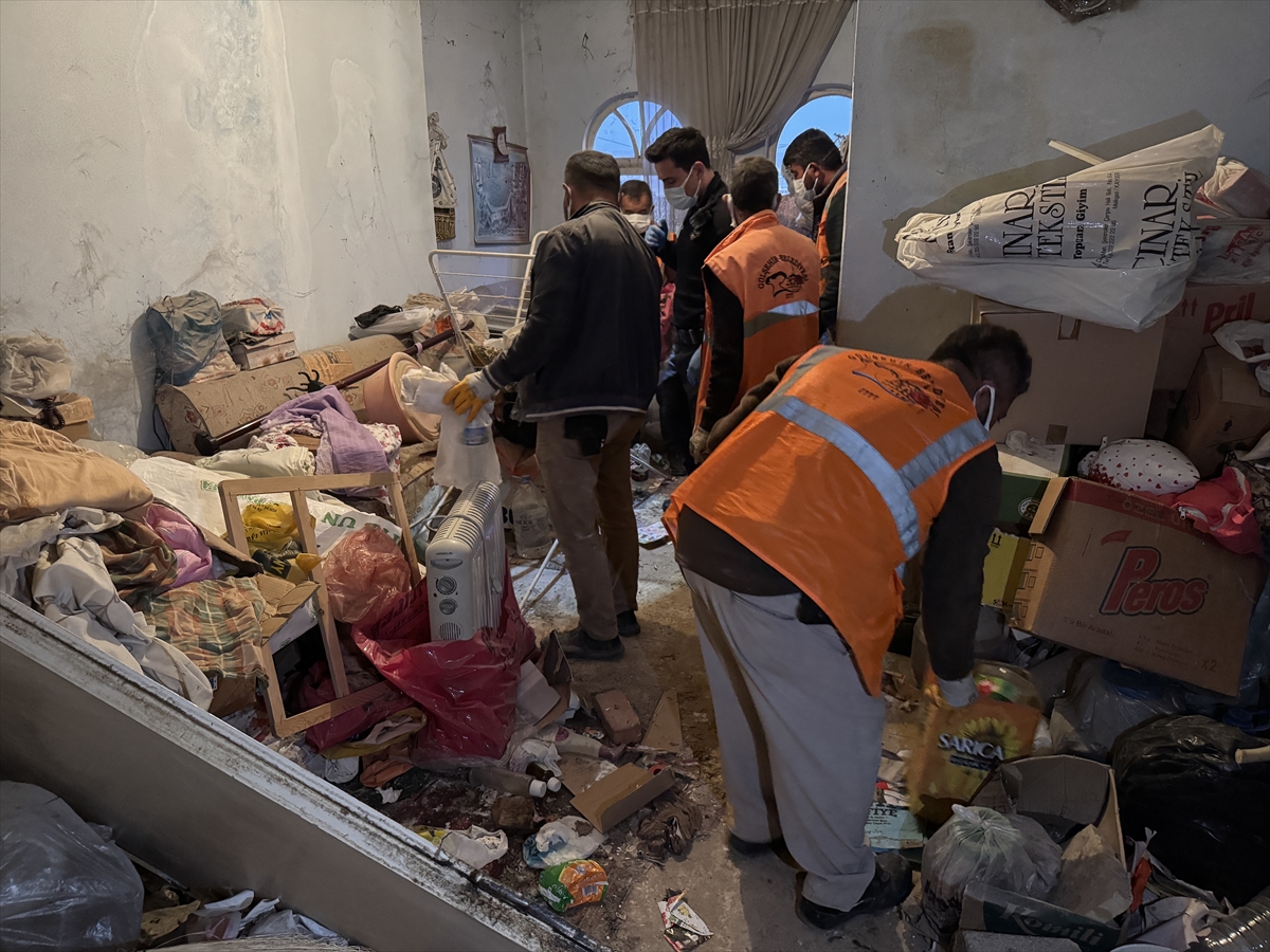 Nevşehir'de çöp evdeki engelli kadın, yaklaşık bir ay annesinin cesediyle yaşamış