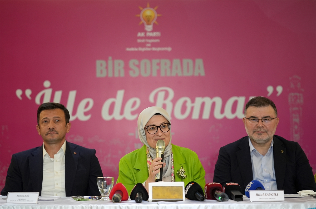 AK Parti Genel Başkan Yardımcısı Belgin Uygur, İzmir'de konuştu: