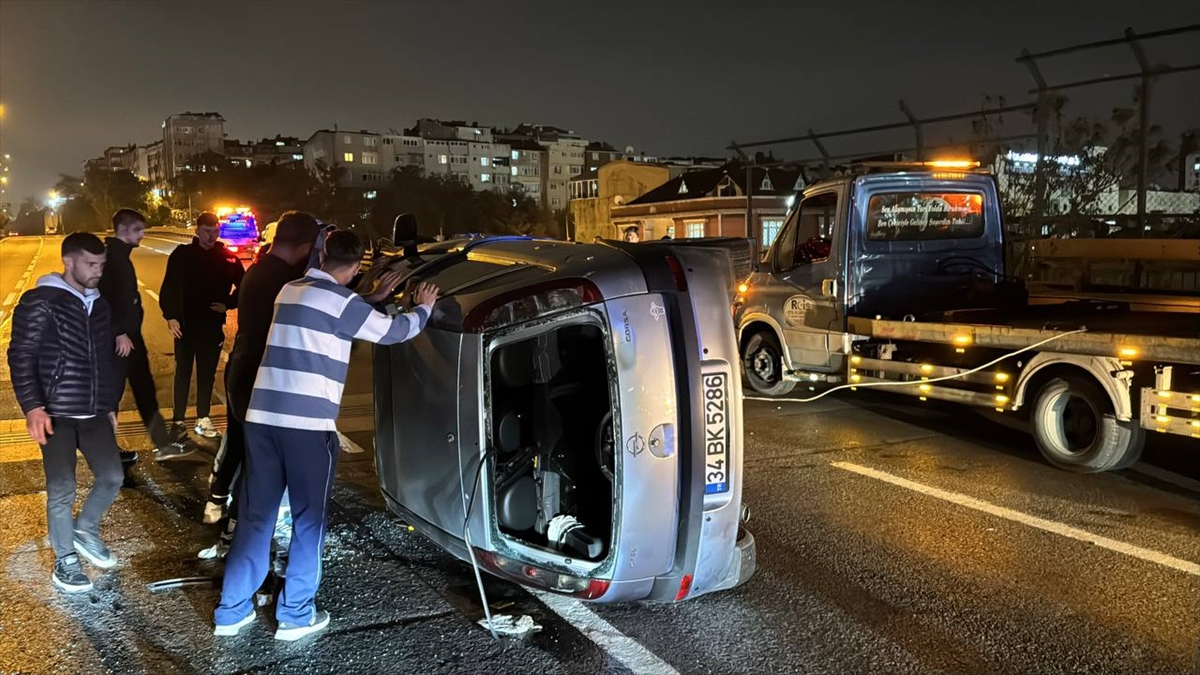 Bayrampaşa'da zincirleme trafik kazası trafik yoğunluğuna neden oldu