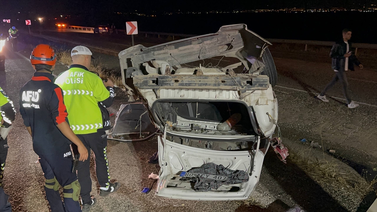 Adıyaman'da şarampole devrilen otomobildeki 4 kişi ağır yaralandı