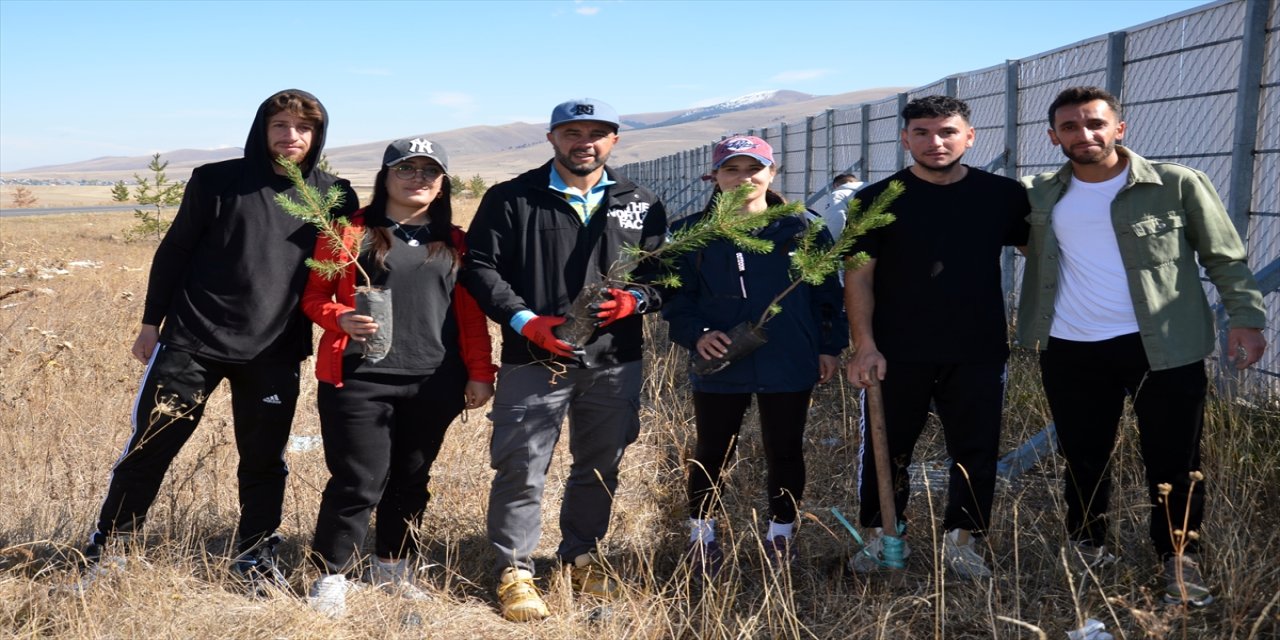 Sarıkamış’ta 90 bin şehit anısına “Senin de Bir Sarıçam Ağacın Olsun” etkinliği düzenlendi