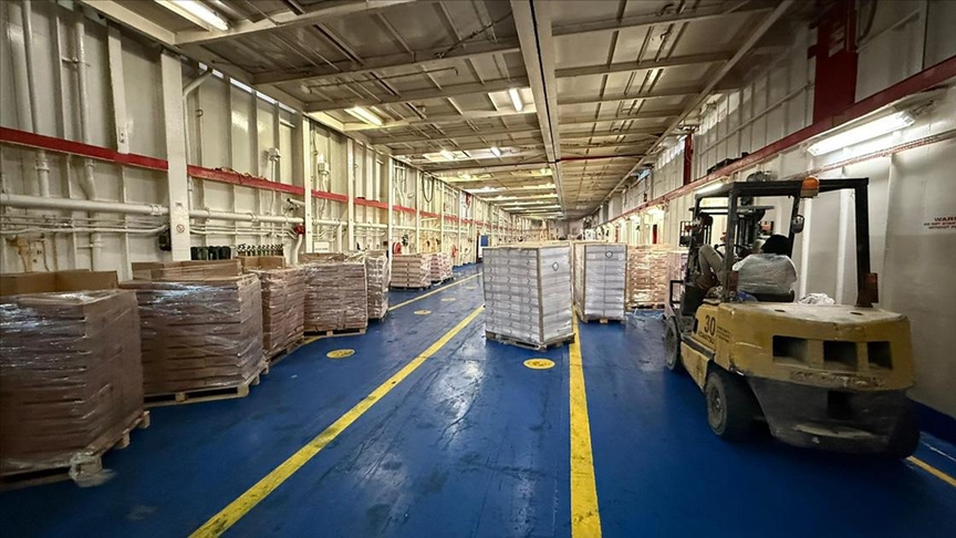 Türkiye'nin 17. "İyilik Gemisi"ndeki yardım malzemelerinin indirme işlemleri tamamlandı