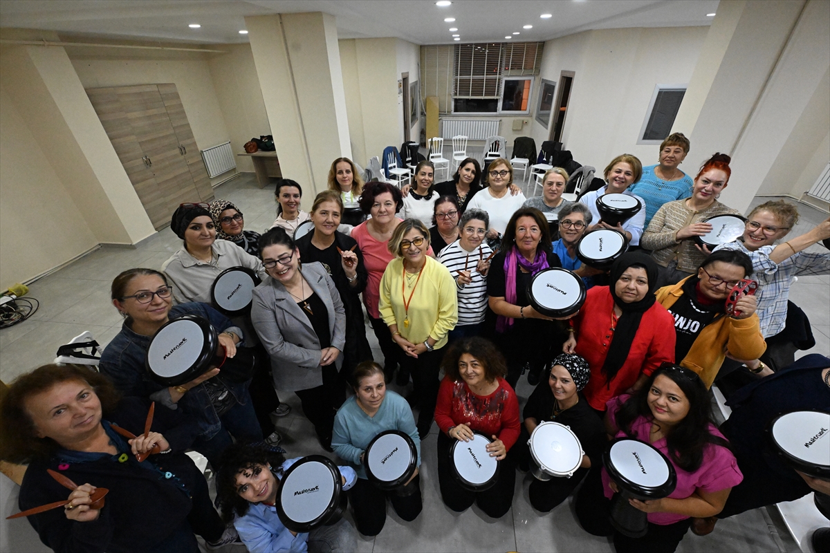 Düzce'de ev hanımı ve girişimci kadınlar, müziğin ritmiyle hayatını renklendiriyor