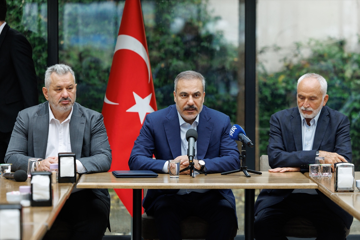 Bakan Fidan, Filistin'e Destek Platformu ve Filistin'e yardım ulaştıran STK temsilcileriyle görüştü