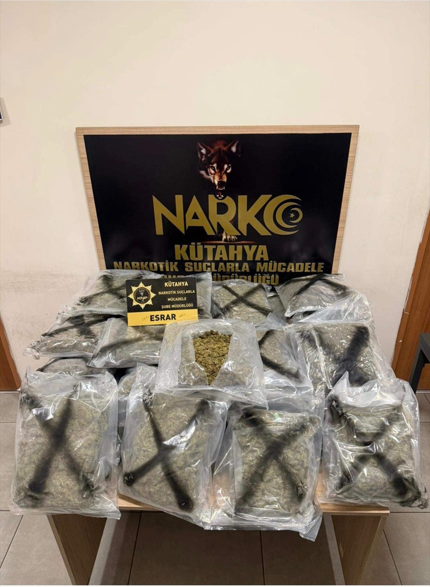 Kütahya'da uyuşturucu bulunan kamyondaki 3 zanlı tutuklandı