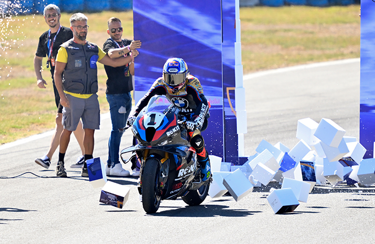 Toprak Razgatlıoğlu, 2025 Dünya Superbike şampiyonluğunu AA'ya değerlendirdi