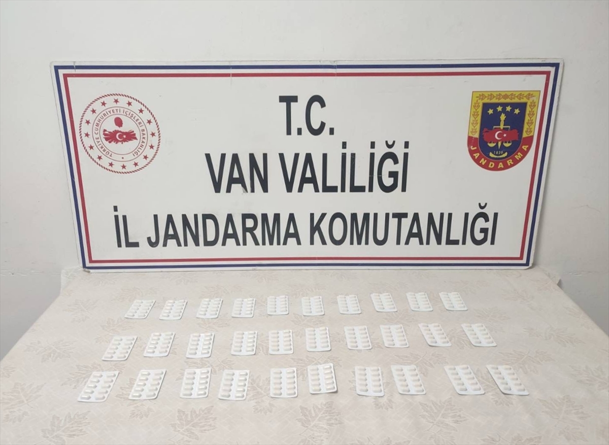 Hakkari'de 999 gram uyuşturucu ele geçirildi