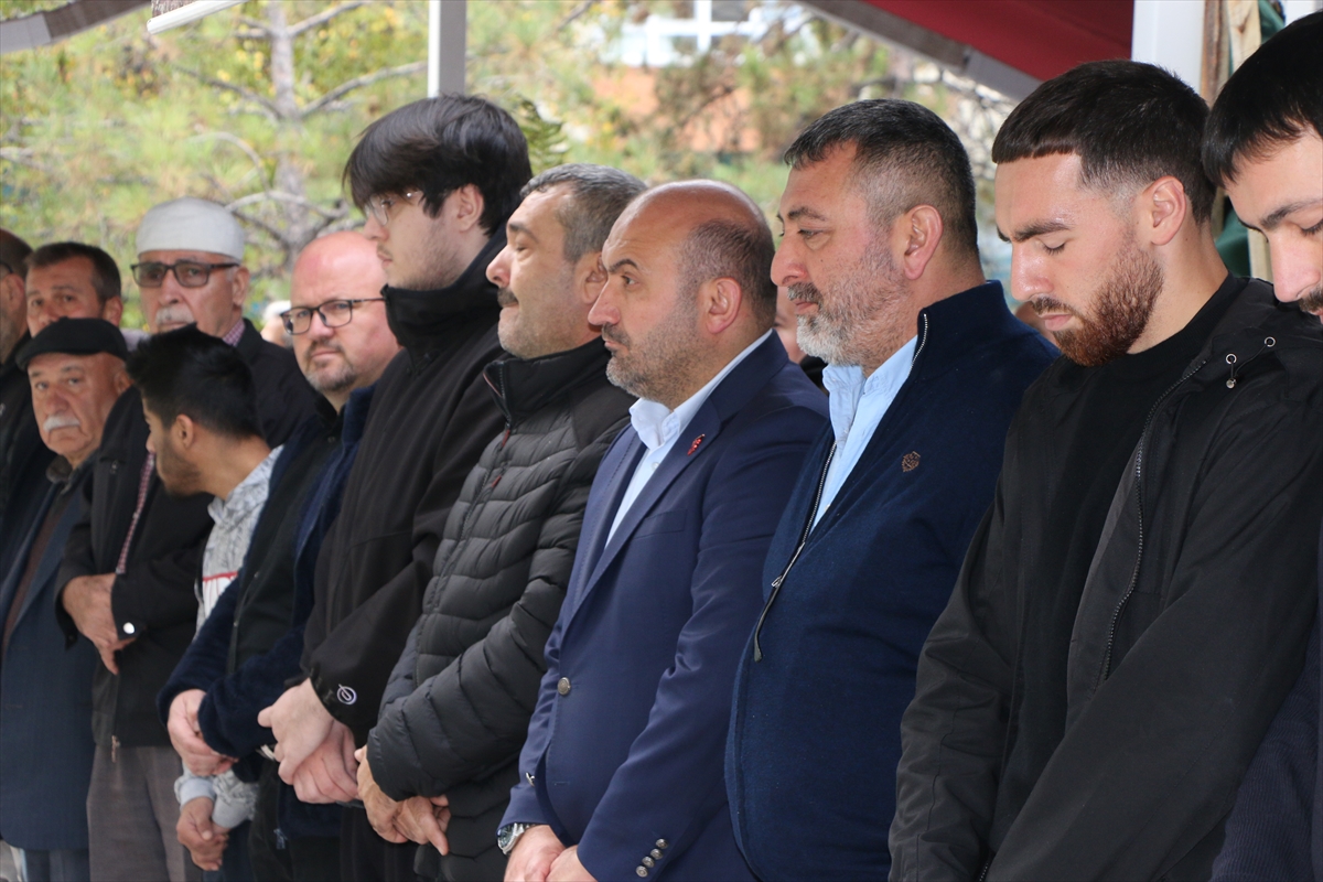 Beşiktaşlı Orkun Kökçü'nün vefat eden babaannesi son yolculuğuna uğurlandı