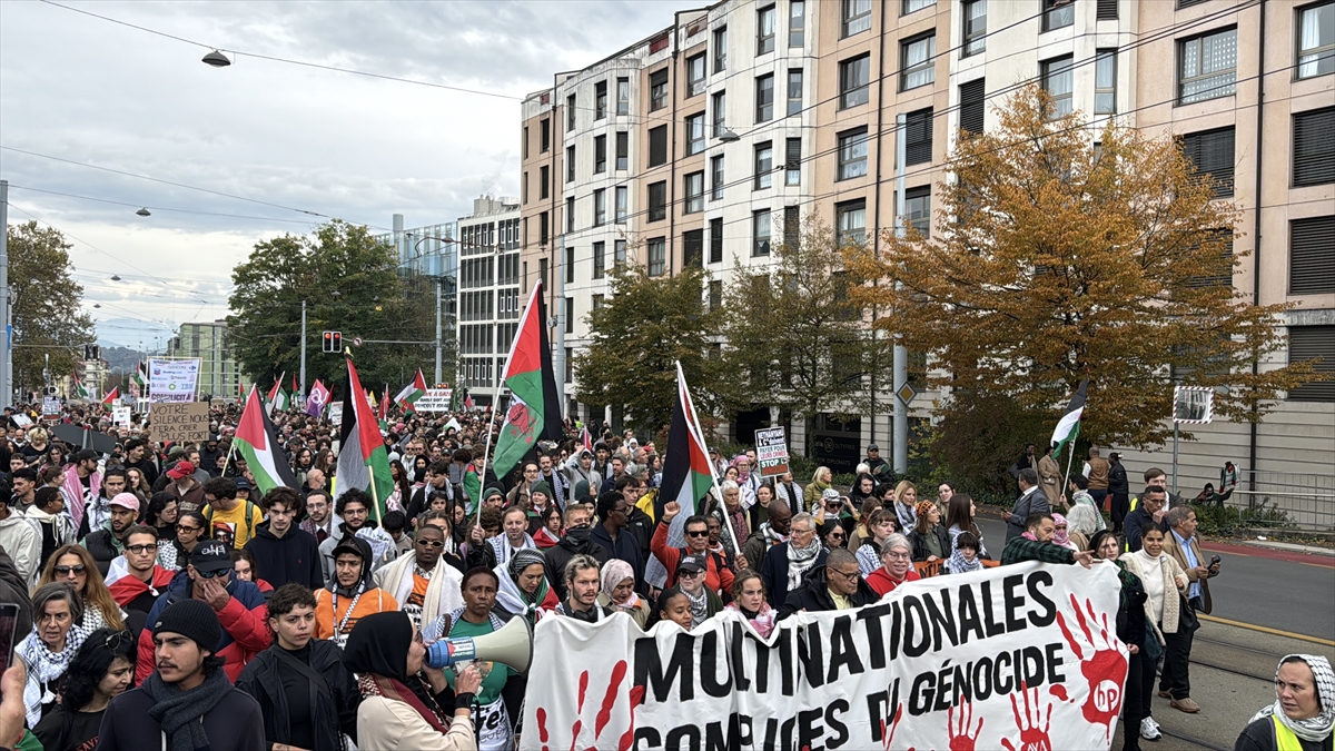 Cenevre'de binlerce kişi, Gazze'deki soykırımın son bulması için yürüdü