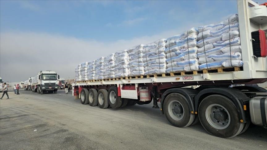 İsrailli Bakan, İsrail'in Gazze'ye yardımların girmesini engelleme kararından geri adım attığını açıkladı