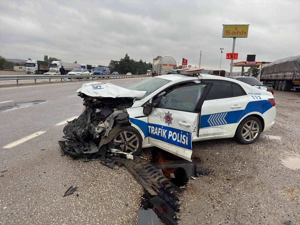 Balıkesir Altırylül’de polis aracıyla çarpışan otomobilin sürücüsü hastanede öldü