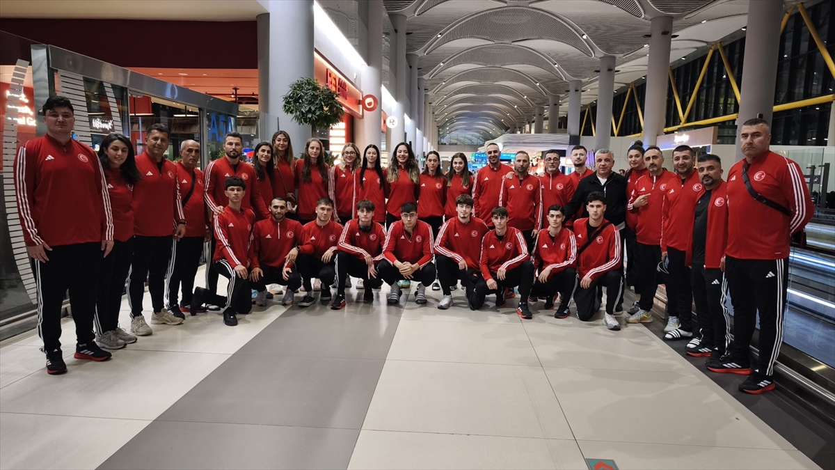 Dünya Tekvando Şampiyonası'na katılacak milli sporcular Çin'e ulaştı